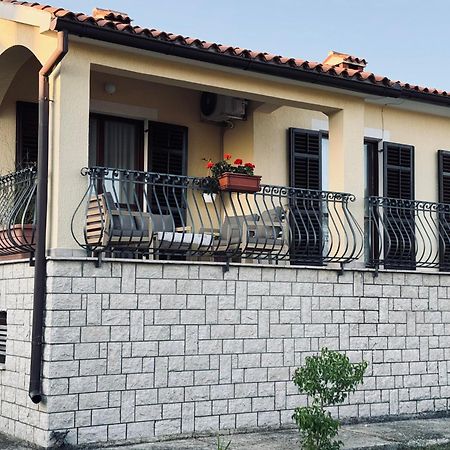 באלה Apartman Ostrea *** מראה חיצוני תמונה